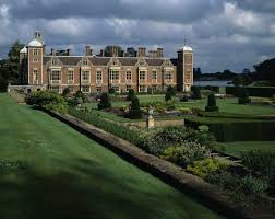 Norah Lindsay S Welsh Hats English Country Manor Country Manor House Country Mansion