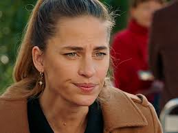 Demain nous appartient (spoiler) : le plan diabolique de Victoire dévoilé,  Fred victime d'un ultimatum