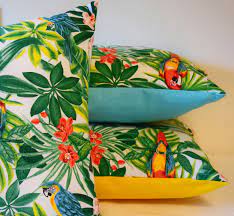 housse de coussin tropical 40 x 40 cm ou 50x30 cm toucan perroquet jungle exotique textiles et tapis par margotte z tropical decor pillows star furniture