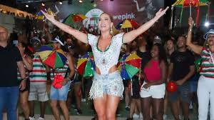 Virginia, Maisa e + famosas mostram como usar short no Carnaval