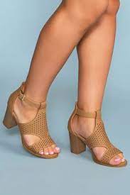 Découvrez les sandales à talons pour femme en promo chez asos. 12 Idees De Sandale Talon Carre Sandale Talon Carre Sandales A Talons Sandales