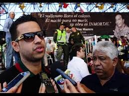 En redes sociales, dice una presentadora, la muerte del gran martín sigue siendo el tema más comentado. De Esta Manera Se Entera Martin Elias De La Muerte De Su Padre Diomedes Diaz Sitiovallenato Youtube