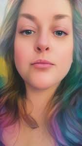 Is Hawaiian black salt settling at the top of the container?