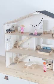 Diy Puppenhaus Im Skandi Look Mit Bauanleitung Diy Puppenhaus Puppenhaus Puppenhaus Holz