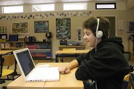 How Accessible Ebooks Can Be The Pathway To Reading Comprehension And Summer Fun Image Student In A Library R Bookshare Reading Comprehension Online Library