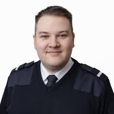 There are milestone moments in every pilot's career path, and this weekend  I had the chance to celebrate two of them: 100 landings and my first solo  flight ✈️