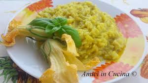 Quando il riso sarà a metà cottura aggiungete ai fiori di zucca che. Risotto Ai Fiori Di Zucca Con Zucchine E Scamorza Affumicata Amici In Cucina