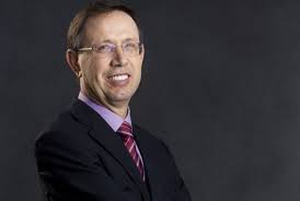 Ano passado o professor e empresário carlos wizard martins, membro d'a igreja de jesus cristo dos santos dos últimos dias (mórmons), recebeu o convite especial de acompanhar a presidente do. Empresario Carlos Wizard Vai Assumir Secretaria Do Ministerio Da Saude Jornal Da Economia