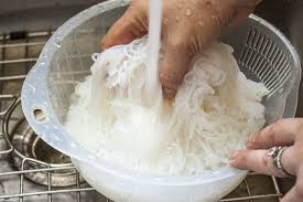 Want to have a bowl of ramen, but can't because your trainer says you shouldn't because that would be like eating fast food on the way back from the gym? 7 Fakta Unik Tentang Shirataki Bisa Jadi Pengganti Nasi Saat Diet