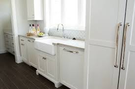 Discover more about the unique yet classic shape of arabesque tile. Beveled Arabesque Tile Glossy White Design Ideas