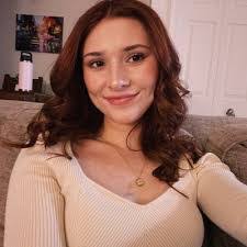 Meredith Bowles's Instagram, Twitter & Facebook