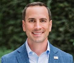 Mat Moore's Instagram, Twitter & Facebook