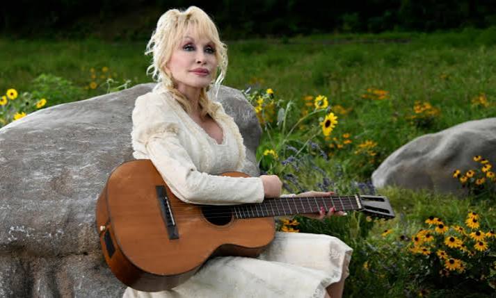 Huyền thoại nhạc đồng quê Dolly Parton qua đời ở tuổi 80