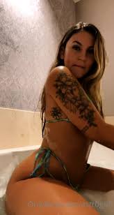 Astr0Girll Splahes Her Ass In The Water | PimpBunny