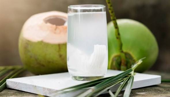चमकदार और स्वस्थ त्वचा के लिए नारियल पानी के फायदे | डॉकइंडिया