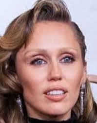 LiamHemsworth and Gabriella Brooks are taking their romance to the next  level 💍