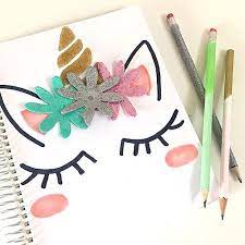 Diseños de portadas para las materias artísticas y culturales. Aprende A Decorar Lapices Y Cuadernos Facilmente Con Estos Dos Tutoriales Y Con Materiales Tan Senci Cuadernos Decorados Cuadernos Creativos Carpetas Decoradas