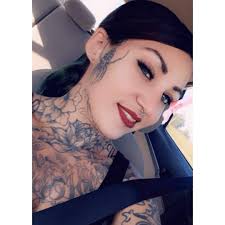 A girl tattoo artist that does nip piercings 👀