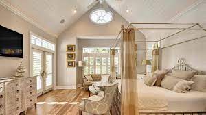 65 cathedral ceiling ideas (photos) 65 soaring and gorgeous cathedral ceiling designs for many different rooms. 15 Bedrooms With Cathedral And Vaulted Ceilings Padding Top Padding Top Info