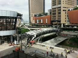 Mid valley megamall mid valley megamall is a 4.5 million square feet (420,000 m²) complex comprising a shopping mall, an office tower block, 30 signature offices and 2 hotels located in kuala lumpur, malaysia. Bridge Linking Mid Valley And Kl Eco City Collapsed Market News Propertyguru Com My