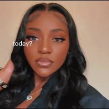 Kara Garrett's Instagram, Twitter & Facebook