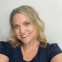 Miriam Parks's Instagram, Twitter & Facebook