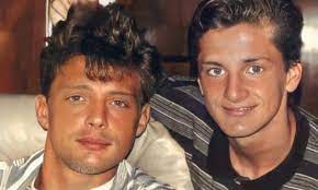 Sergio tenía apenas dos años cuando su madre, marcela, desapareció y, tras la muerte de su padre es importante señalar que gracias a su abuela matilde, el sergio se acercó a la música; Alejandro Basteri Y Su Relacion Con Luis Miguel Su Hermano Cosas Pe