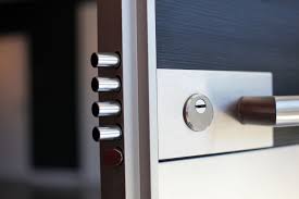 Pourquoi Opter Pour Une Porte Blindee Travaux Maison Serrure Multipoints Porte Blindee Blindee