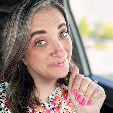 Gel LED strips today. Obsessed 🤩 “Goodbye Kiss” Press, cut, lamp, file.  Done ✔️