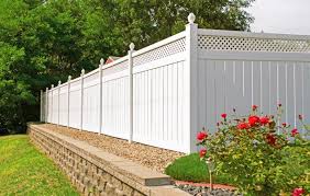 45 Effekvolle Ideen Fur Gartensichtschutz Wpc Hoher Holzzaun Holz Zaun Gartensichtschutz Garten Gewachshausplane