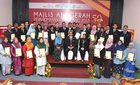 Explore tweets of kolej komuniti @kolejkomunitihq on twitter. 60 Warga Cemerlang Politeknik Kolej Komuniti Zon Sabah Diraikan Malaysia Aktif