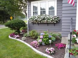 Flowers and plants have been used for centuries to decorate gardens and courtyards. 46 Popular Ideas For A Small Rectangular Flower Bed Pelaburemasperak Com Garden Front Of House Small Front Yard Landscaping Front Yard Garden