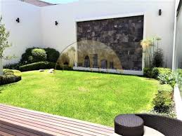 Casa en renta en ampliación moderna bonita casa de un piso ubicada en una de las mejores zonas de la ciudad, donde podrás vivir cómodo y seguro en ambiente familiar.consta de cocina integral con estufa, comedor, sala, 2 recamar con closet, 2 baños completos, cuarto de lavar. Casa En Venta En Leon Gto 3 Min De La Ibero Privada Equipada Salon De Fiestas Jardin Jardin De Eventos Muros De Jardin