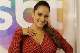 As seis filhas do silvio santos são cíntia, silvia, daniela, patrícia, rebeca e renata, e todas levam o sobrenome abravanel, do pai. Silvia Abravanel Filha De Silvio Santos Seria Irma De Carlos Alberto De Nobrega Entenda