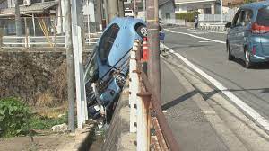 広島市で乗用車が2メートル転落 1人けが | RCC NEWS | 広島