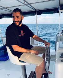Benzema (entre outras 25 estrelas) vai ser adversário de portugal no euro. Pin By Amna El Srougy On Karim Benzema Kb9 Long Hair Styles Men Real Madrid Stationary Bike