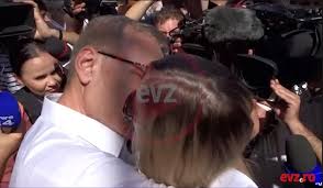 Ea a mai spus ca dragnea a fost tradat chiar si de rovana plumb. 1tdunr5j11rqcm