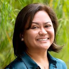 Aileen Klinger's Instagram, Twitter & Facebook