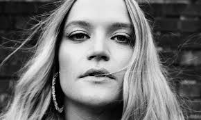 Charlotte Jane veröffentlicht ihren neuen Song "Down Days"