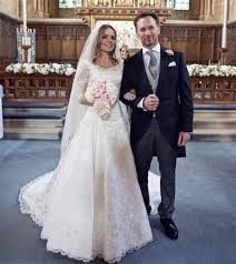 Auf den letzten kilometern einer unglaublichen saison fängt max verstappen lewis hamilton ab. Geri And Christian Horner Celebrate 6th Wedding Anniversary Look Back At Their Big Day Hello