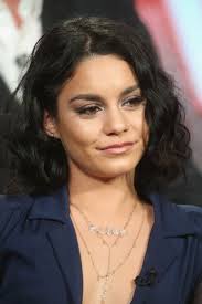 Vanessa Hudgens Curled Out Bob Vanessa Hudgens Short Hair Vanessa Hudgens Hair Short Hair Styles