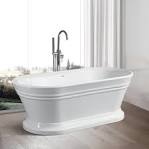 White freestanding tub