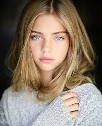 Medium Lenght Girls Hair Blonde Hair Girl Model Headshots Blonde Hair Blue Eyes