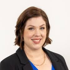 Carolyn Curnow's Instagram, Twitter & Facebook