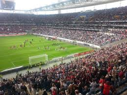 Today it employs over 70 staff in its karachi and lahore branches. Na Koncerte Coldplay Bild Von Deutsche Bank Park Frankfurt Am Main Tripadvisor
