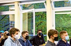 Im lockdown ist zeit, um zurück in die urzeiten des internets zu gehen. Coronavirus Im Teil Lockdown In Stuttgart Ein Teil Der Schuler Kam Ohne Gesundheitszettel Stuttgart Stuttgarter Zeitung