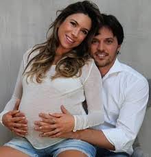 Noiva desde julho do ano passado, quando completou 1 ano de namoro com fabio faria, patricia abravanel tem nova data para o casamento com o. Patricia Abravanel Diz Que Deu O Golpe Da Barriga Em Fabio Faria Se Passar Chifre Acabo Com Ele Informativo Atitude