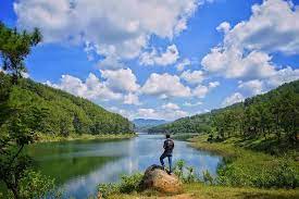 Danau ini memiliki luas area kurang lebih 15 hektar. Sambangi Ranu Gumbolo Tulungagung Yang Mirip Ranu Kumbolo Mister Aladin Travel Discoveries