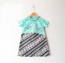 Sasmi atau anggun, adalah penyanyi, pencipta lagu, artis rekaman, produser rekaman, panelis, juri pencarian bakat, aktris, dan filantropis prancis kelahiran indonesia. Rekomendasi 7 Model Baju Batik Untuk Anak Perempuan Update Des 2019 Bukareview