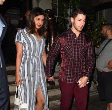 Ihre hochzeit ging über mehrere tage und ist an prunk und glamour nicht zu überbieten. Nick Jonas And Priyankra Chopra Get Engaged After Just Two Months Of Dating